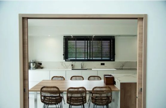 Cuisine réagencée, plan de travail et crédence